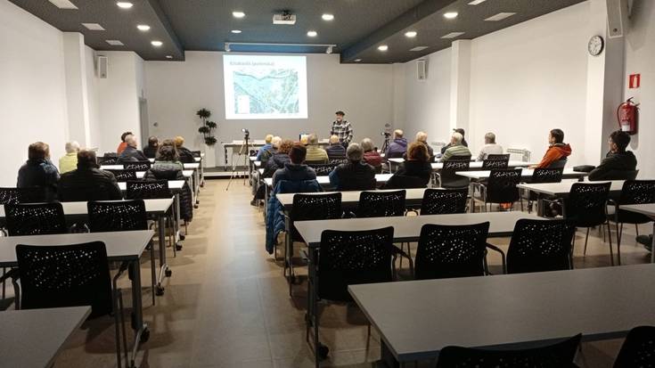 Iruña Veleiako aztarnategia izan dute mintzagai Urola Erdiko Nafar Zuztarrekoek