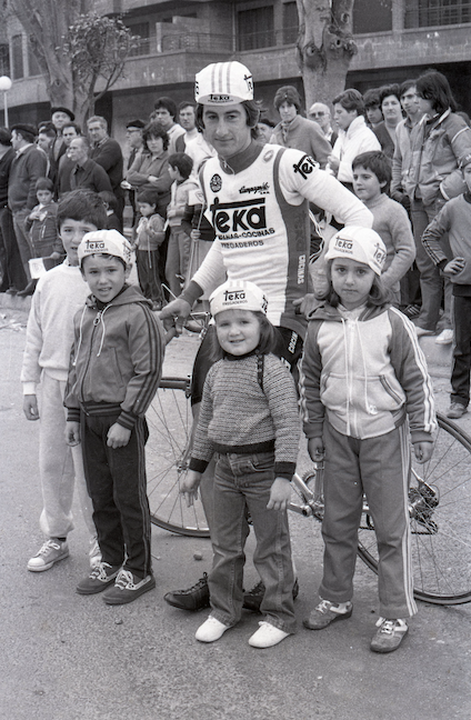 Marino Lejarreta eta zale txikiak, 1982ko Euskal Herriko Itzuliaren irteeran