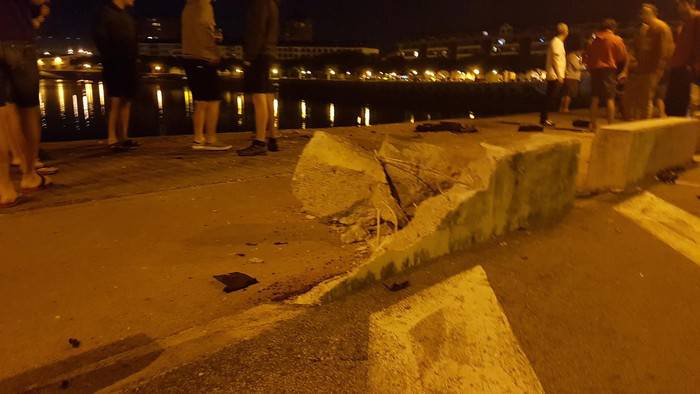 Zumaian auto bat ibaira erori da, kaia inguruan
