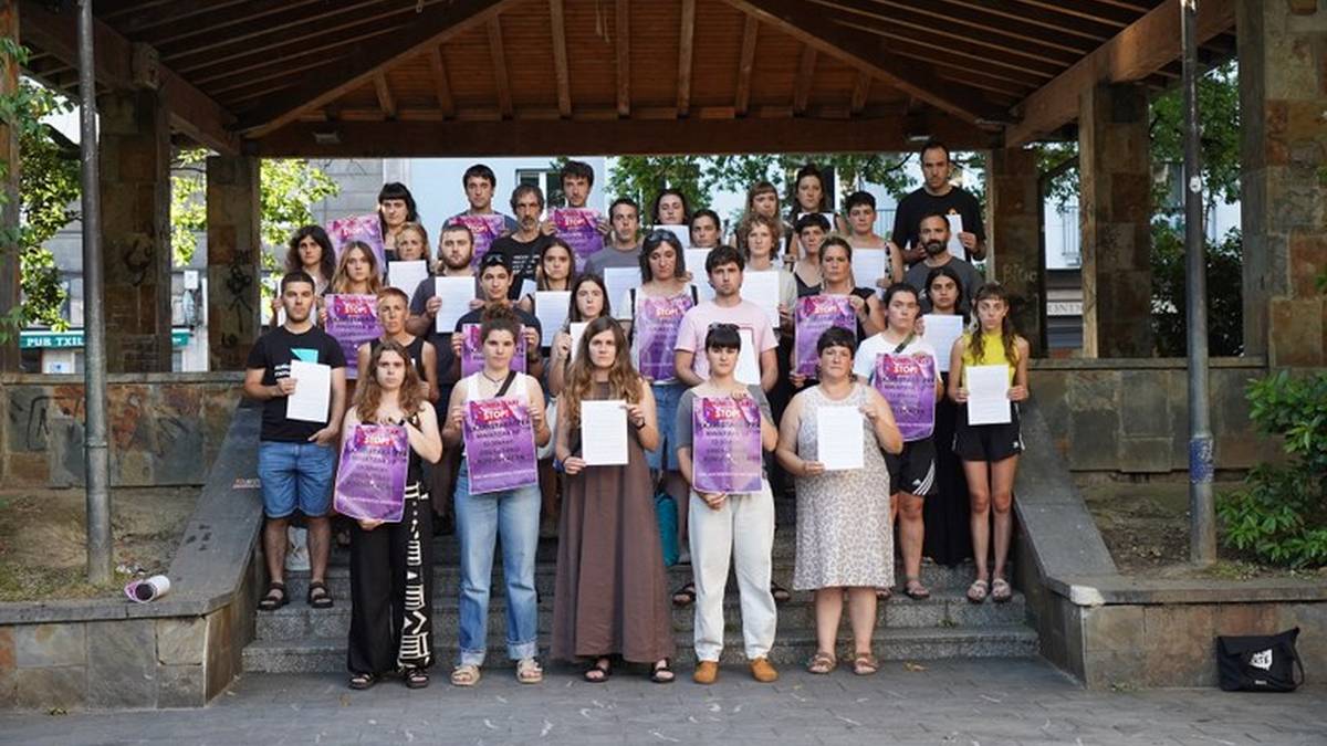 Herriarteko finalaren harira antolatutako poteoa bertan behera utzi dute, bertso irakasle baten eraso salaketak tarteko