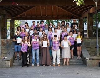 Herriarteko finalaren harira antolatutako poteoa bertan behera utzi dute, bertso irakasle baten eraso salaketak tarteko