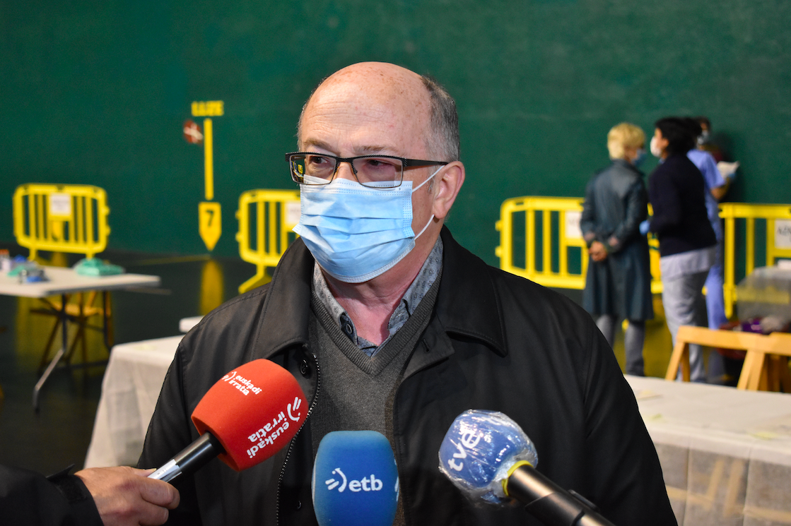 Javier Zubizarreta: "PCR proba borondatezkoa da, baina oso gomendagarria eta jendea egitera animatu nahi dut"