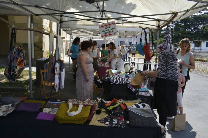 Etzi ospatuko dute Jan Sano eta Bizi Pozik azoka Aizarnazabalen