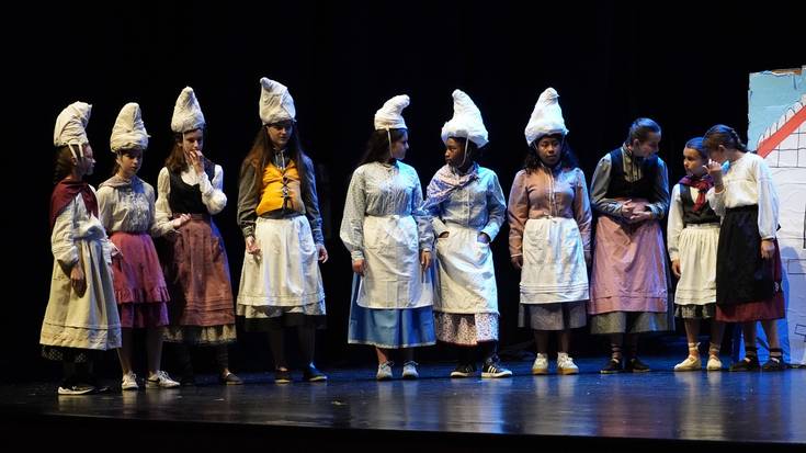 Zugarramurdiko sorginen istorioa taularatu dute Azkoitia BHIkoek, Baztartxon
