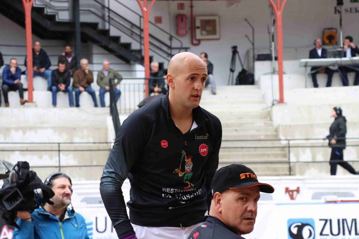 Izeta VI.a "plazetatik kanpo" izango da denboraldi bat, oineko lesio baten ondorioz