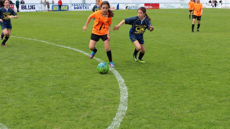 Gaztetxoek eskolarteko futbol finalak jokatu dituzte