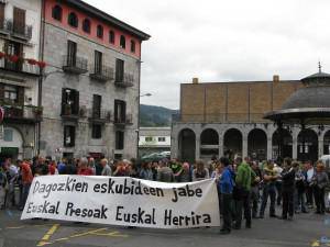 Euskal preso eta iheslarien aldeko elkarretaratzeak egingo dituzte ostiralean hainbat herritan