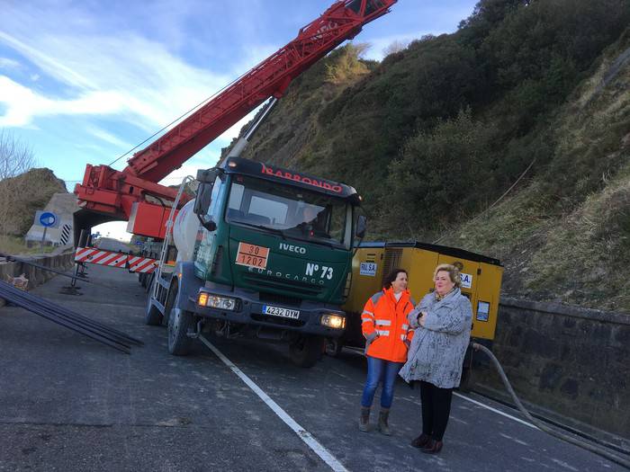 Getaria eta Zumaia arteko Kostako errepidearen bide bat gaur arratsaldean zabalduko dute