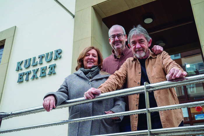 Arrastoa utzi duten hiru ibilbide