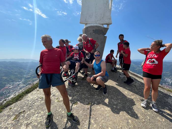 Boluntarioak eskatu dituzte ibili ezin duten haurrak Xoxotera igotzeko
