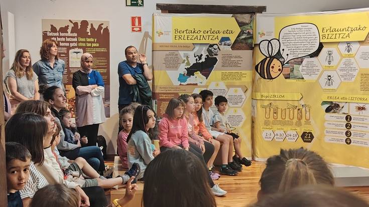 Erleak eta haien ekarpen aberatsa gertutik ezagutu dituzte Ekoetxean
