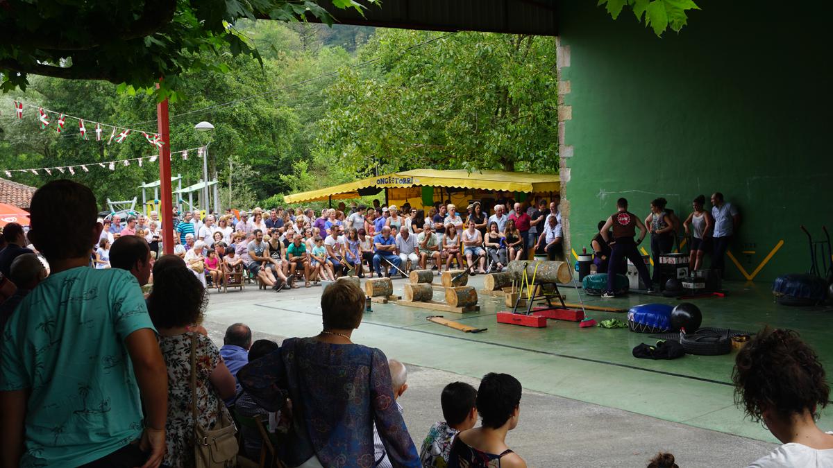 Autobus zerbitzu berezia egongo da Santio Errekako festetatik Aiako herrigunera itzultzeko