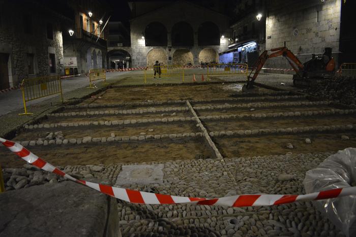 Plazako zorua berregokitzen ari dira Zestoan