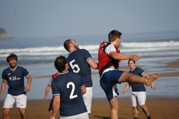 Azkoitiko bi taldek garaipenarekin hasi dute Zarauzko Hondartzako Futbol Txapelketa