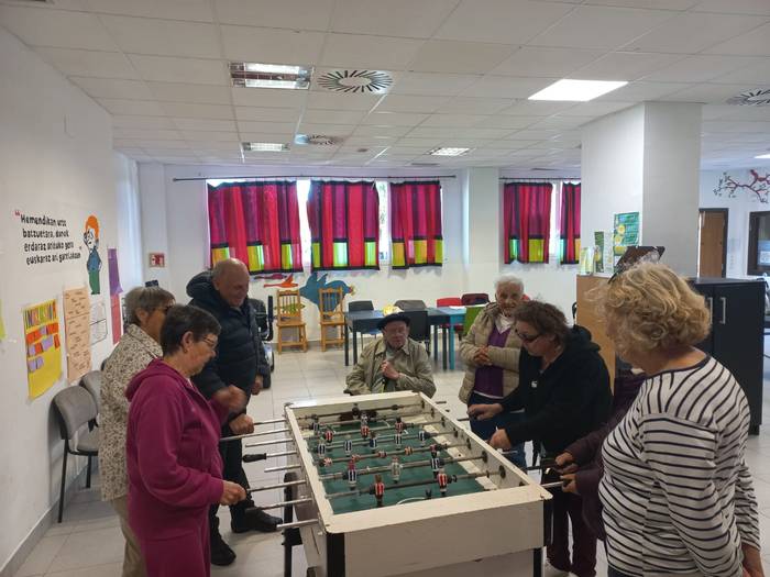 Gaztetxola ezagutzeko aukera izan dute Itsasargi zerbitzuko onuradunek