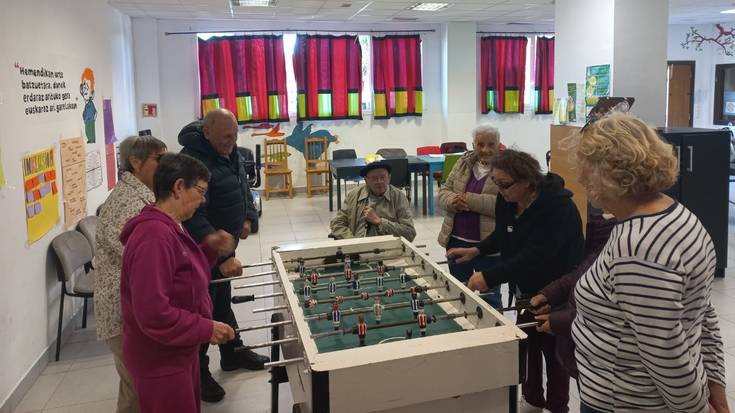 Gaztetxola ezagutzeko aukera izan dute Itsasargi zerbitzuko onuradunek