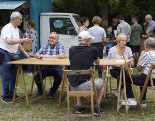 Elizkizuna, mokadua eta jolasak, San Lorente ermitan eta haren atarian
