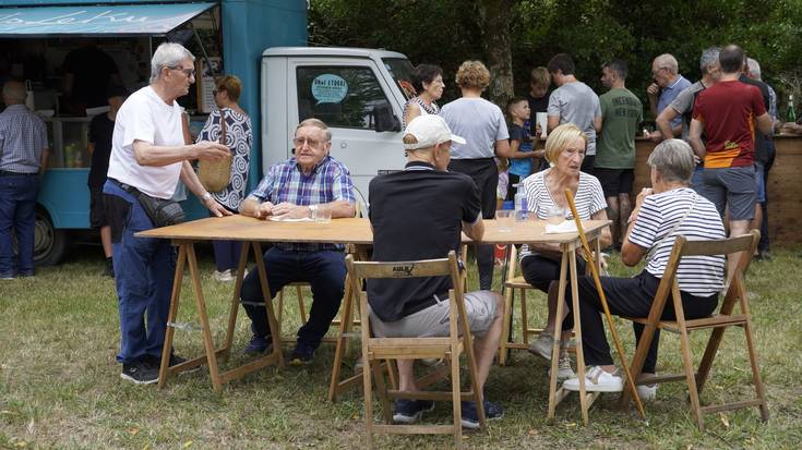 Elizkizuna, mokadua eta jolasak, San Lorente ermitan eta haren atarian