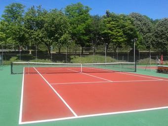 Hiru tenis pistak berrituta