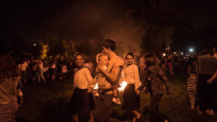 ARGAZKIAK: Suaren magiak liluratuta