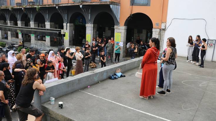 Euskaraz bizi nahi dutela "pozik, harro eta ozen" aldarrikatu dute Zapatu Laranjan