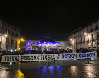 Dozenaka herritar "euskal presoen etxeratzea” eskatzeko elkarretaratu dira
