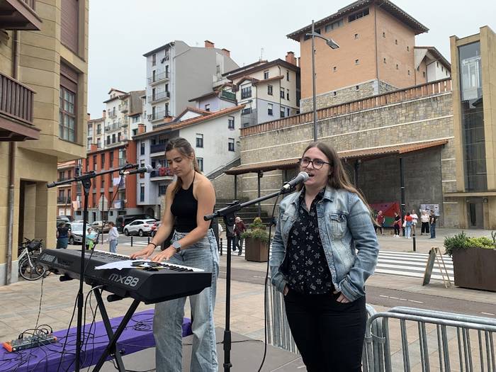 Raixta egunean parte hartzeko izen ematea zabaldu du Emakumeon Etxeak