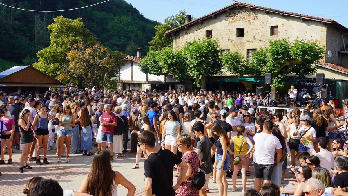 Giro paregabean agurtu dute erromeria denboraldia Aristerrazun