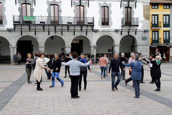 Maiatzeko dantza jauziak egingo dituzte igandean, Azpeitian
