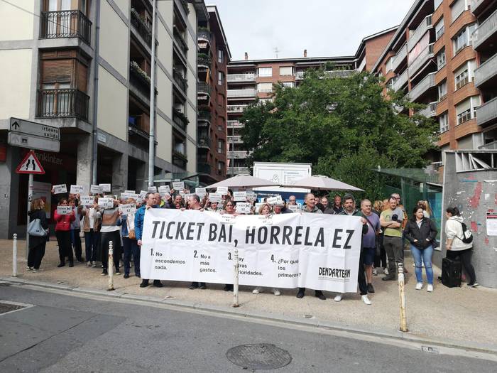 Ticket Bairen aurka, kalera atera dira hainbat lagun eguerdian