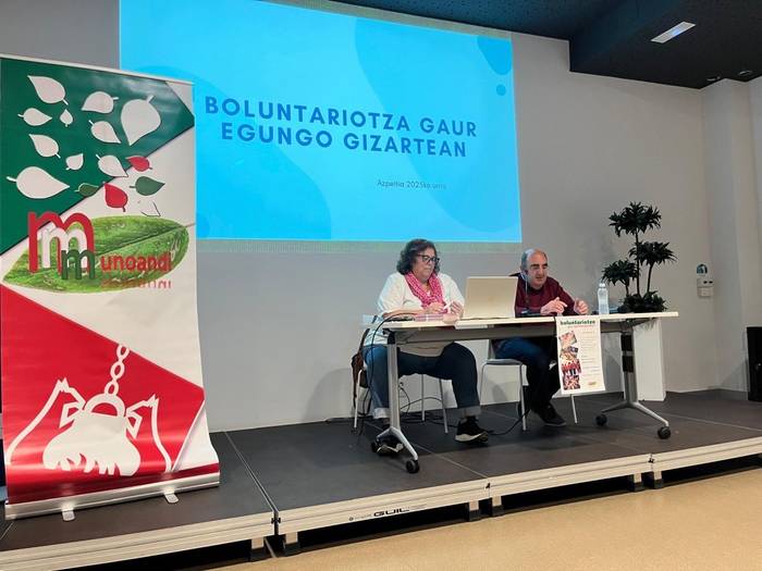 Boluntariotzaz hitzaldia eman du Miren Gurrutxagak