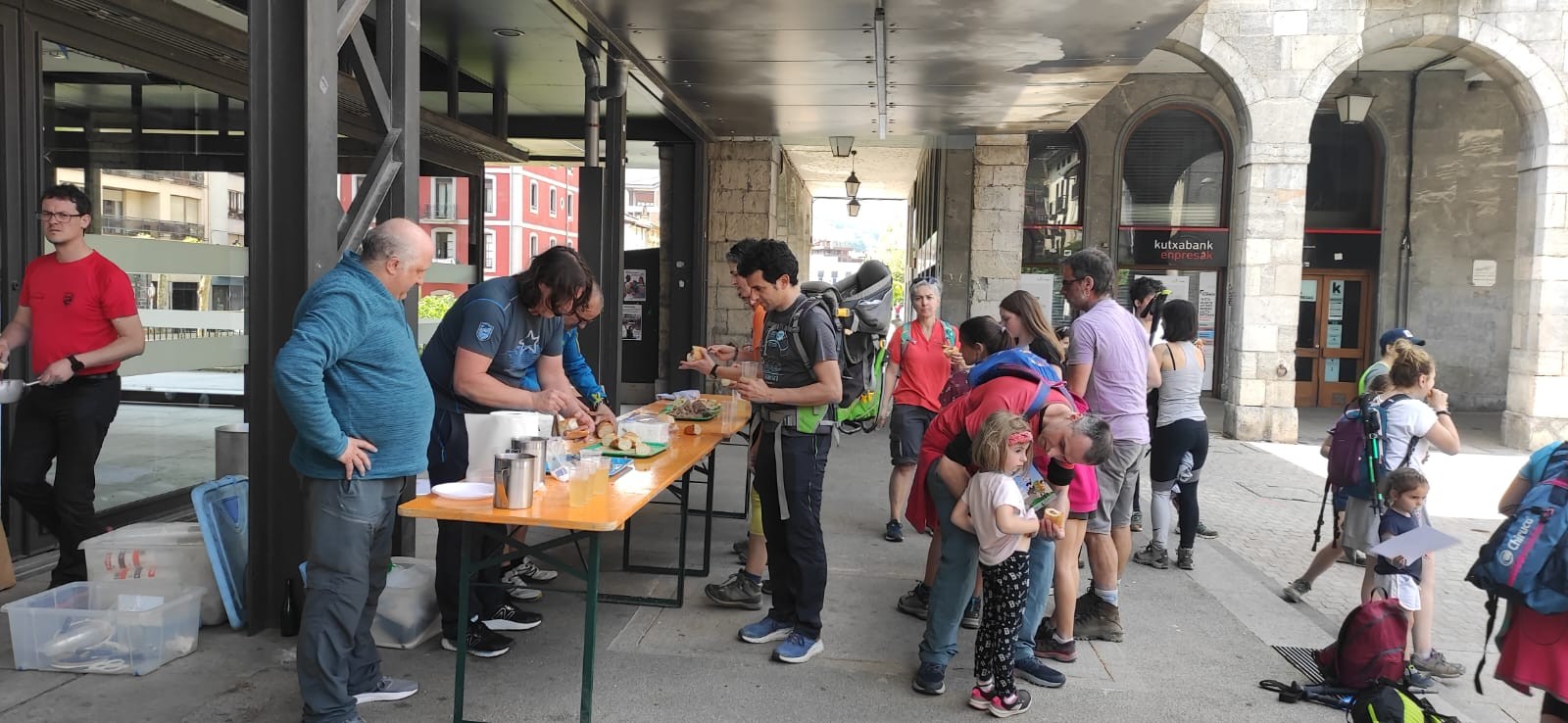 150 lagunek hartu zuten parte igandeko Eskolarteko Ibilaldi Neurtuan