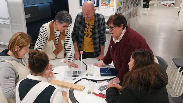 Euskal Kostaldeko Geoparkeko ikastetxeetako irakasleak hezkuntza geozientifikoa sustatzeko ekimenean parte hartzen ari dira egunotan