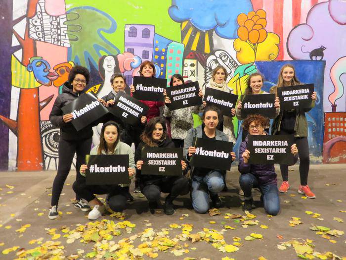 Zumaiako emakume* artisten lanak bilduko dituen erakusketa antolatu du Mugimendu Feministak