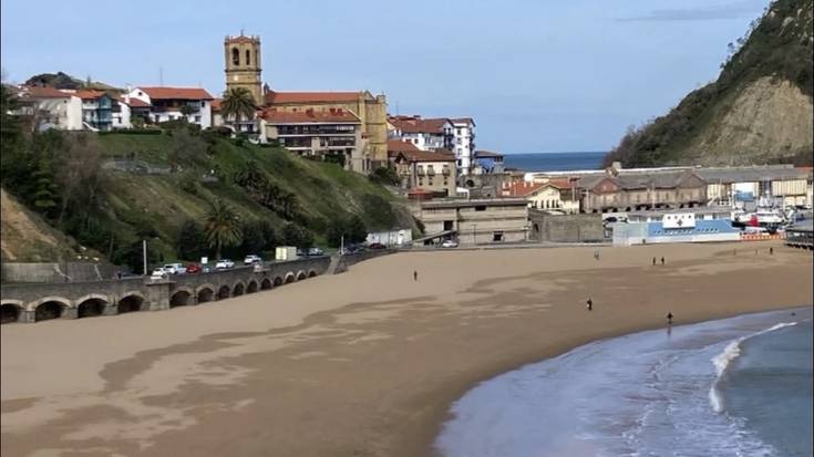 Izaro Andresen aurpegia marraztu dute Malkorbe hondartzan