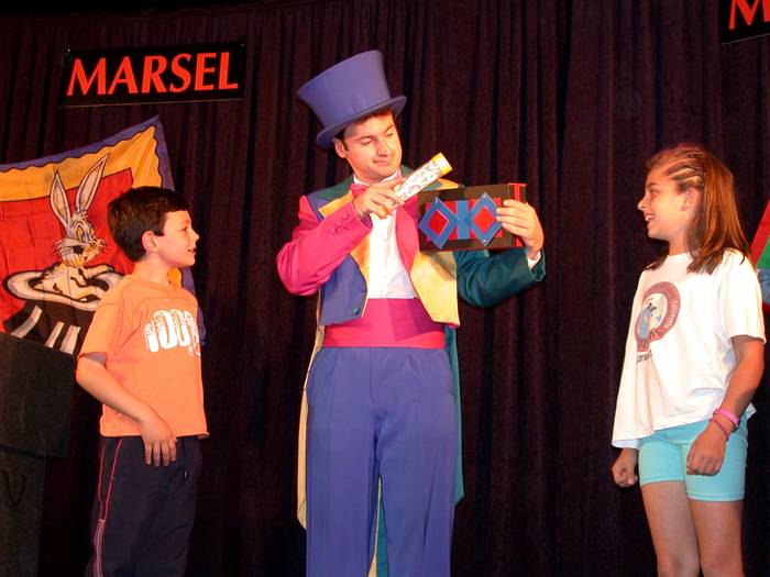 Marsel magoaren emanaldia bihar, Modelon