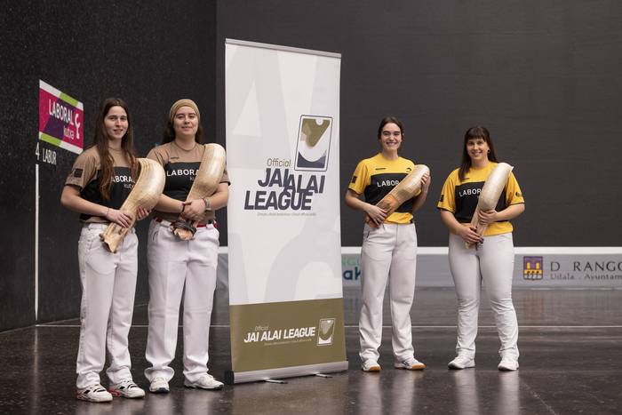 Emakumeen Jai Alai liga osatu dute lehendabizikoz, eta Zumaiakoa izango da txapelketa puntuagarrietako bat