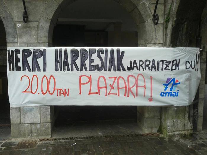 Zestoako Ernaik Donostiako atxiloketak salatzeko elkarretaratzea deitu du gaurko