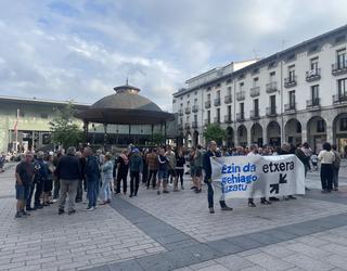 Euskal preso eta iheslarien alde elkartu dira plazan
