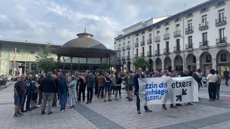 Euskal preso eta iheslarien alde elkartu dira plazan