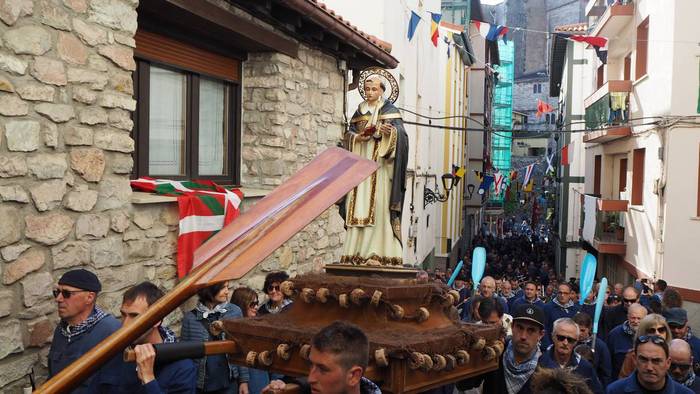 Prozesioa eta hamaiketakoak izan dira San Telmo Eguneko goiz partean