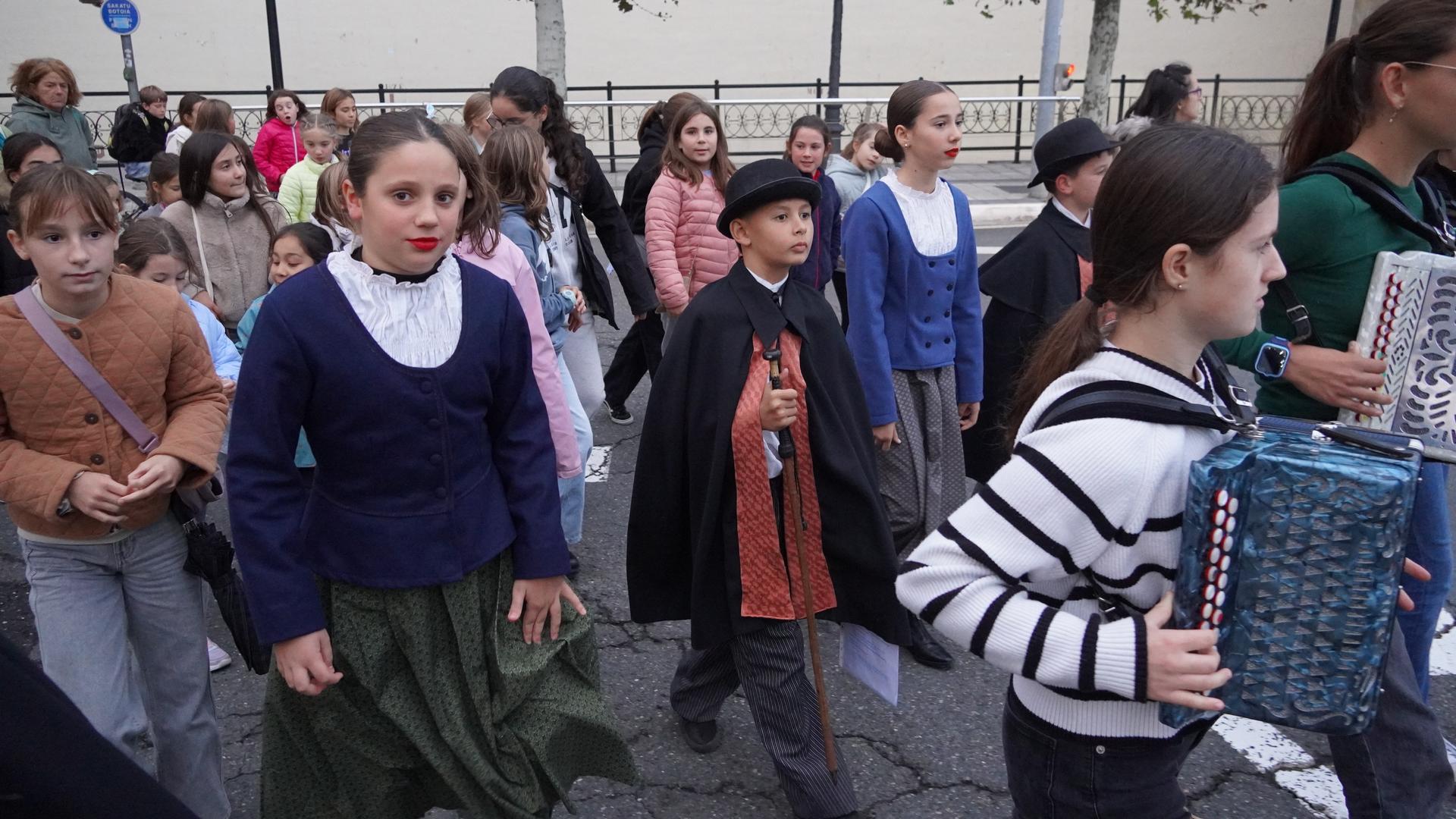 Getariako haurren esku dago herria