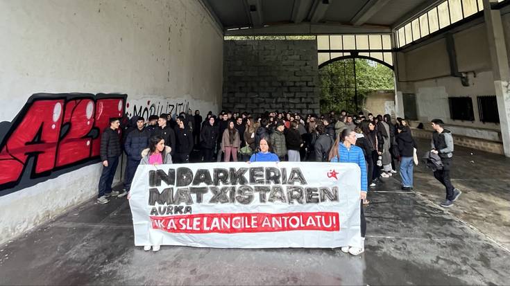 Ikasleek bat egin dute Indarkeria Matxistaren Kontrako Nazioarteko Egunarekin