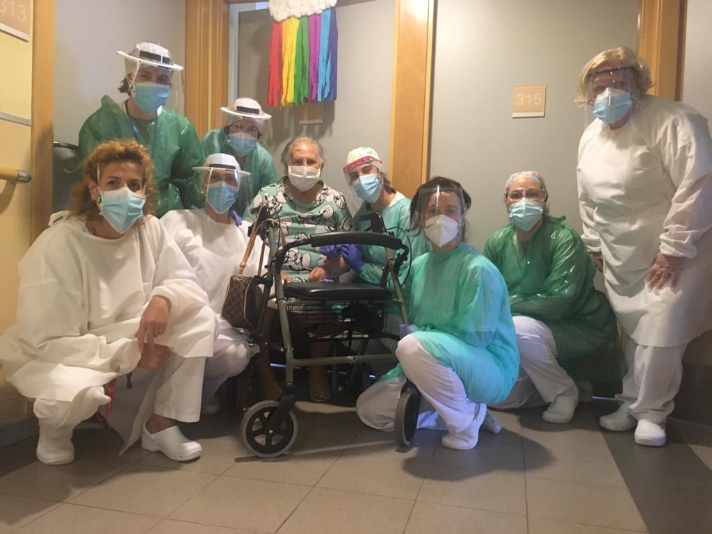 "Pixkanaka joan behar dugu orain"