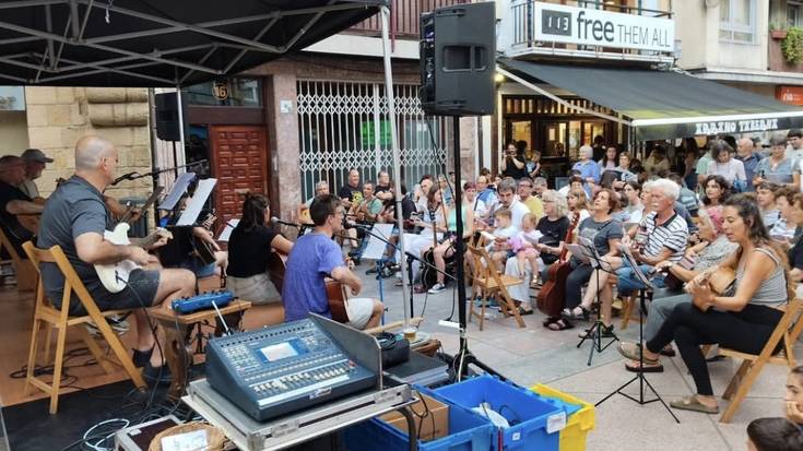 Etzi hasiko da Arranopola, Arranoko gitarra jotzaileen kontzertuarekin