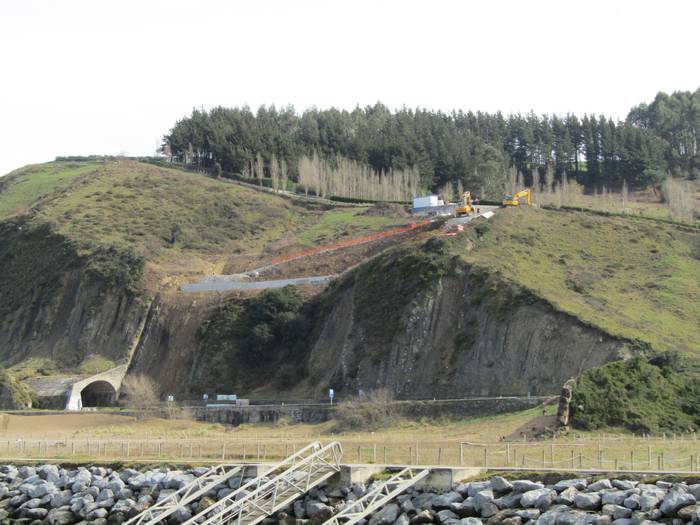Ostiralean zabalduko da kostako errepidea