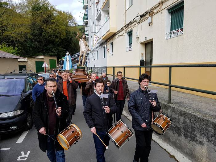 Kristoren berpiztea ospatu dute gaur