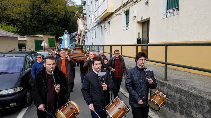 Kristoren berpiztea ospatu dute gaur