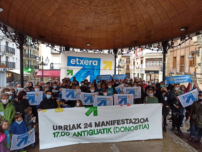 Izan bidea ekimenarekin bat egin dute hainbat herritarrek