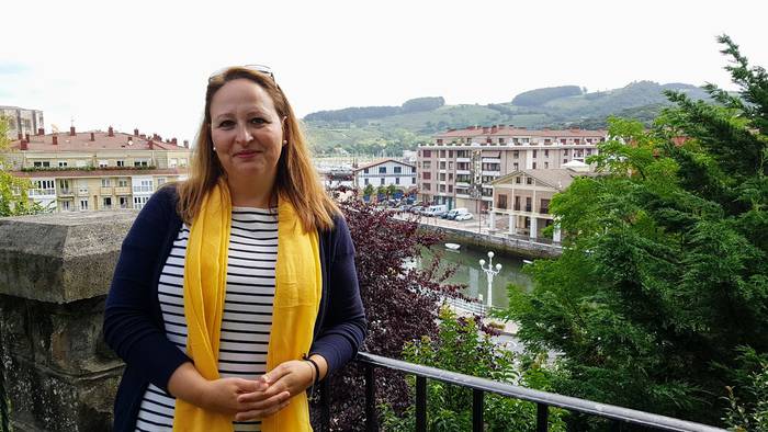 Idoia Zubia: “Irakurleek zerbait ikastea ere nahi nuen, eta hor familia-konstelazioak sartu ditut”